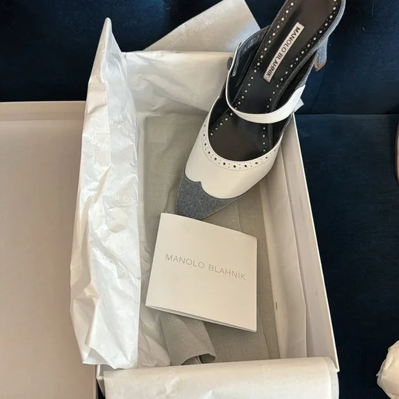 Manolo Blahnik Denim heeled mule. EUC- comes with box & 2 dust bags. - Picture 6 of 6
